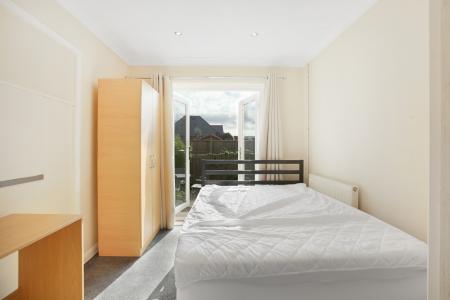 4 bedroom Detached house to let in Northway, Guildford, GU2