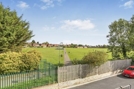 4 bedroom Detached house to let in Northway, Guildford, GU2