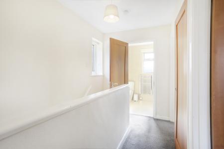 4 bedroom Detached house to let in Northway, Guildford, GU2