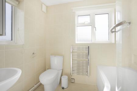 4 bedroom Detached house to let in Northway, Guildford, GU2