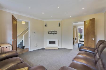 4 bedroom Detached house to let in Northway, Guildford, GU2