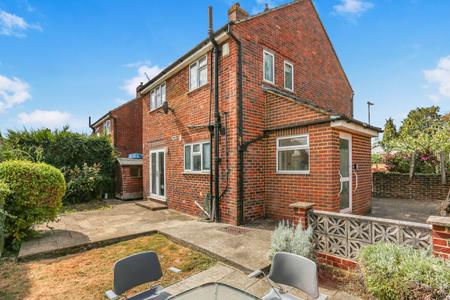 4 bedroom Detached house to let in Northway, Guildford, GU2