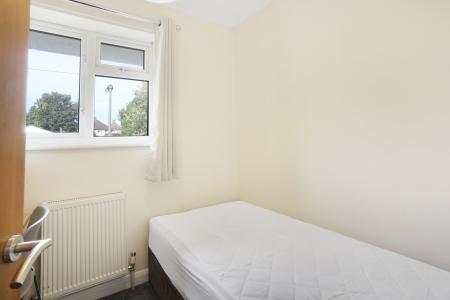 4 bedroom Detached house to let in Northway, Guildford, GU2