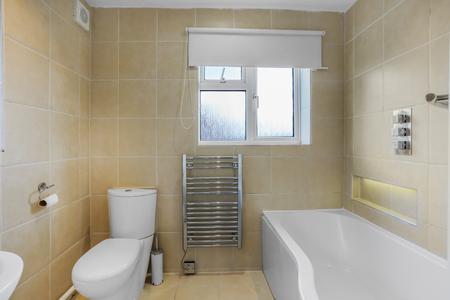 4 bedroom Detached house to let in Northway, Guildford, GU2