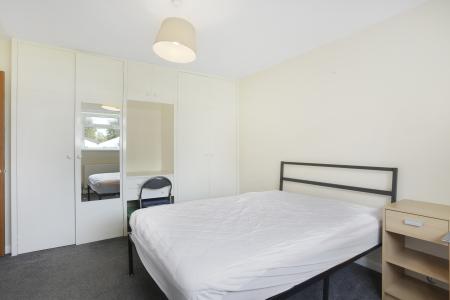 4 bedroom Detached house to let in Northway, Guildford, GU2