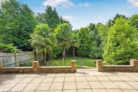 3 bedroom Terraced House to let in Southway, Guildford, GU2