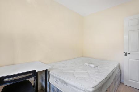 3 bedroom Terraced House to let in Southway, Guildford, GU2