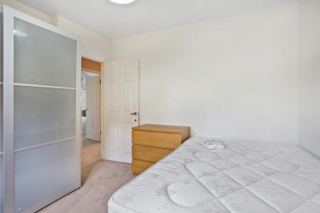 3 bedroom Terraced House to let in Southway, Guildford, GU2