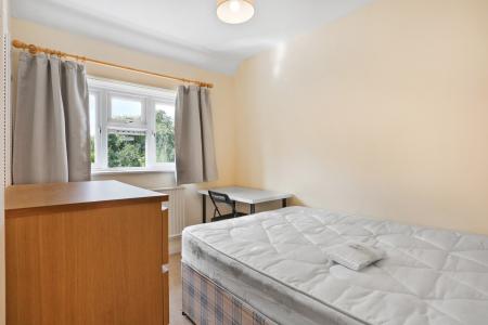 3 bedroom Terraced House to let in Southway, Guildford, GU2