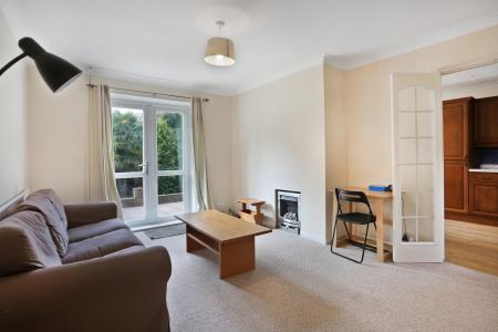 3 bedroom Terraced House to let in Southway, Guildford, GU2