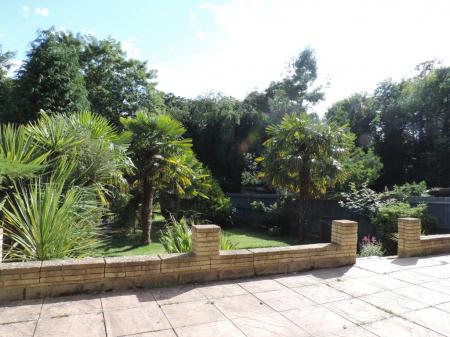 3 bedroom Terraced House to let in Southway, Guildford, GU2