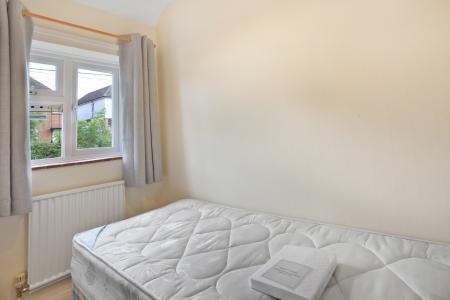 3 bedroom Terraced House to let in Southway, Guildford, GU2