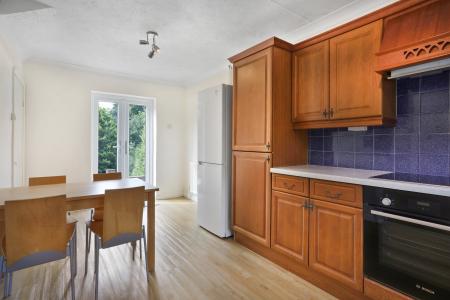 3 bedroom Terraced House to let in Southway, Guildford, GU2