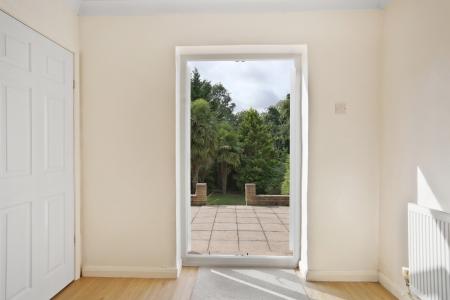 3 bedroom Terraced House to let in Southway, Guildford, GU2