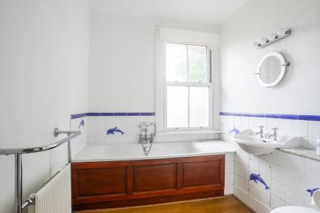 2 bedroom Detached house to let in Springfield Rd, Guildford, GU1