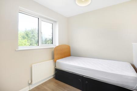 5 bedroom Semi-detached house to let in St Johns Rd, Guildford, GU2