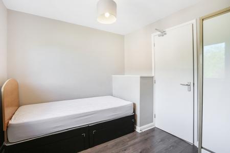 5 bedroom Semi-detached house to let in St Johns Rd, Guildford, GU2