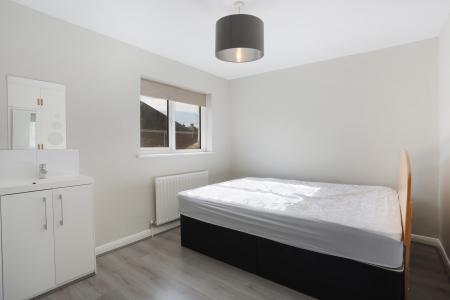 5 bedroom Semi-detached house to let in St Johns Rd, Guildford, GU2