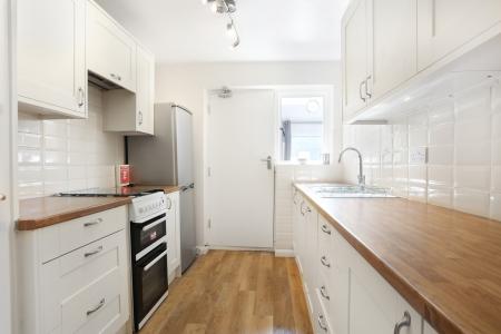 5 bedroom Semi-detached house to let in St Johns Rd, Guildford, GU2