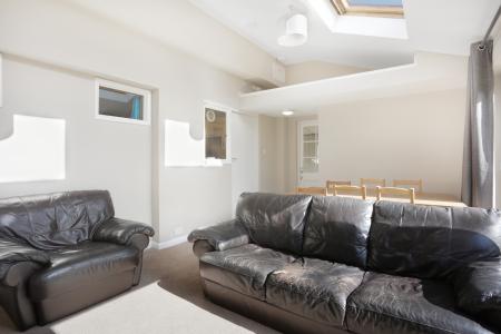 5 bedroom Semi-detached house to let in St Johns Rd, Guildford, GU2