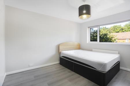 5 bedroom Semi-detached house to let in St Johns Rd, Guildford, GU2