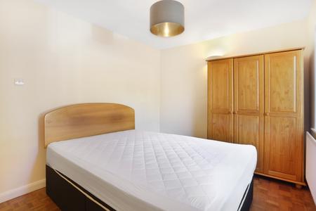 5 bedroom Semi-detached house to let in St Johns Rd, Guildford, GU2