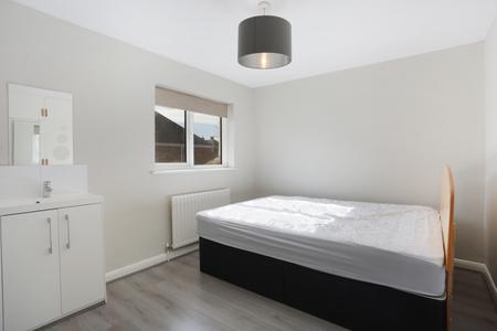 5 bedroom Semi-detached house to let in St Johns Rd, Guildford, GU2