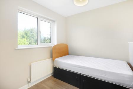 5 bedroom Semi-detached house to let in St Johns Rd, Guildford, GU2