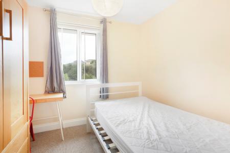 6 bedroom Semi-detached house to let in Weston Rd, Guildford, GU2