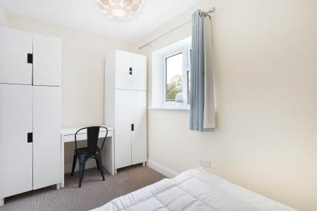 6 bedroom Semi-detached house to let in Weston Rd, Guildford, GU2
