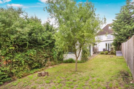 6 bedroom Semi-detached house to let in Weston Rd, Guildford, GU2
