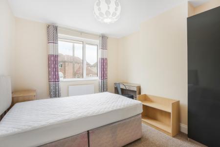 6 bedroom Semi-detached house to let in Weston Rd, Guildford, GU2