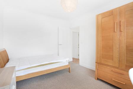 6 bedroom Semi-detached house to let in Weston Rd, Guildford, GU2