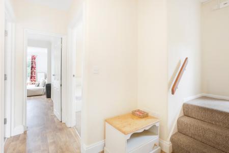 6 bedroom Semi-detached house to let in Weston Rd, Guildford, GU2