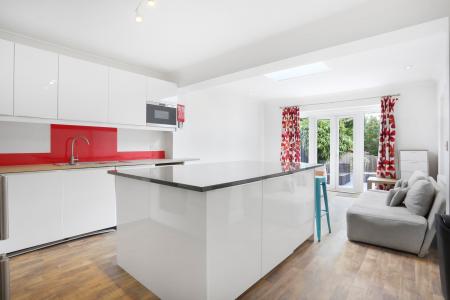 6 bedroom Semi-detached house to let in Weston Rd, Guildford, GU2
