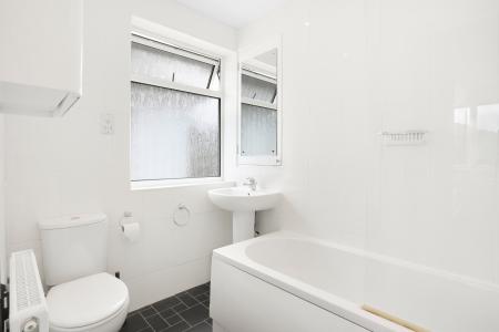 6 bedroom Semi-detached house to let in Weston Rd, Guildford, GU2