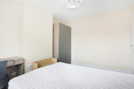 6 bedroom Semi-detached house to let in Weston Rd, Guildford, GU2
