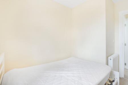 6 bedroom Semi-detached house to let in Weston Rd, Guildford, GU2