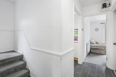 4 bedroom Semi-detached house to let in Weston Road, Guildford, GU2