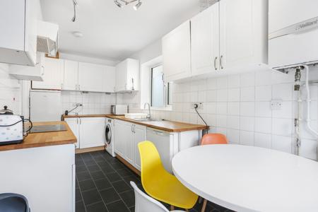 4 bedroom Semi-detached house to let in Weston Road, Guildford, GU2