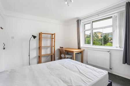 4 bedroom Semi-detached house to let in Weston Road, Guildford, GU2