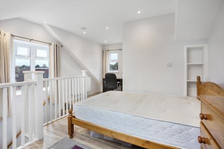 4 bedroom Semi-detached house to let in Park Road, Guildford, GU1