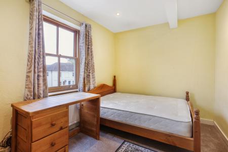 4 bedroom Semi-detached house to let in Park Road, Guildford, GU1