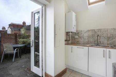 4 bedroom Semi-detached house to let in Park Road, Guildford, GU1