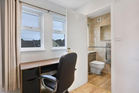 4 bedroom Semi-detached house to let in Park Road, Guildford, GU1