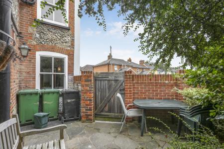 4 bedroom Semi-detached house to let in Park Road, Guildford, GU1