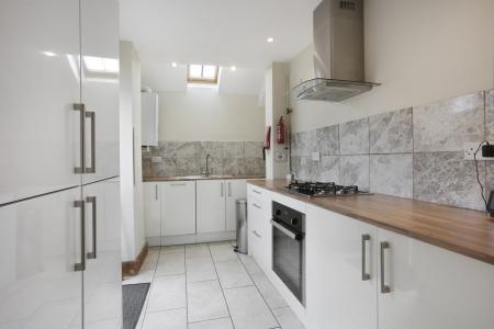 4 bedroom Semi-detached house to let in Park Road, Guildford, GU1