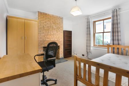 4 bedroom Semi-detached house to let in Park Road, Guildford, GU1