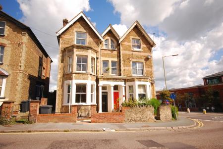 Farnham Rd, Town Centre, Guildford, GU2