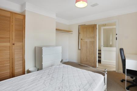 3 bedroom Maisonette to let in Bray Rd, Guildford, GU2